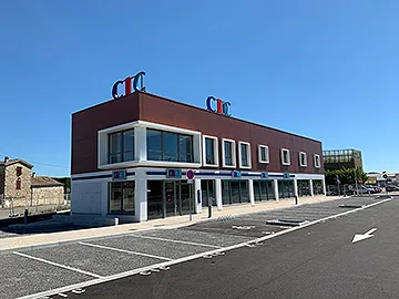 CIC // Aubenas (07) - Opération immobilière – Bâtiment mixte – Agence CIC 414 m2 + 3 commerces 220 m2 + espace tertiaire 257 m2