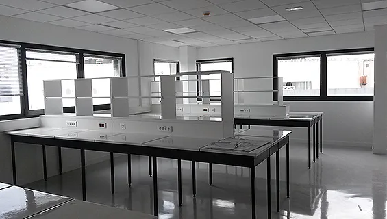 IBCP CNRS — Rénovation d’un laboratoire suite à un incendie