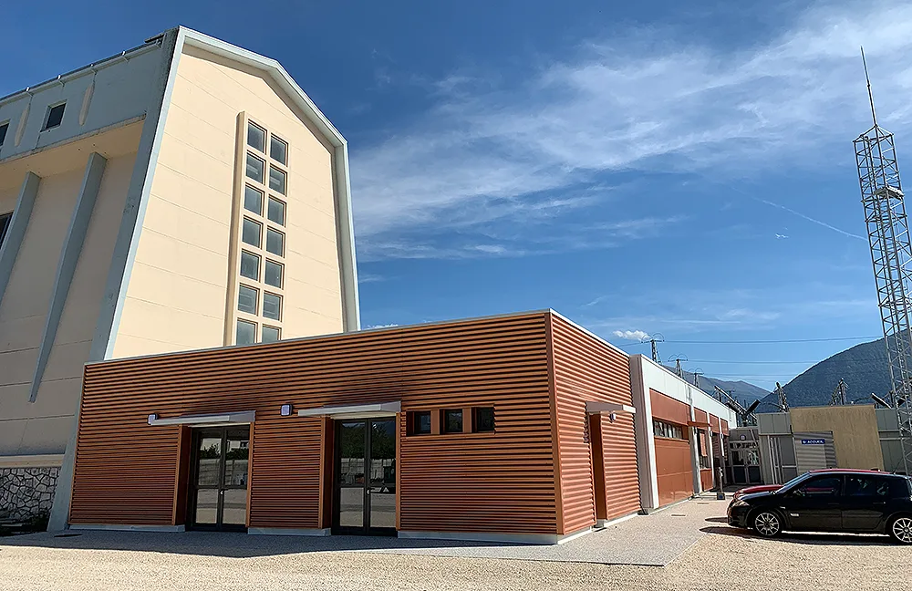 Entrée des ateliers / vestiaires